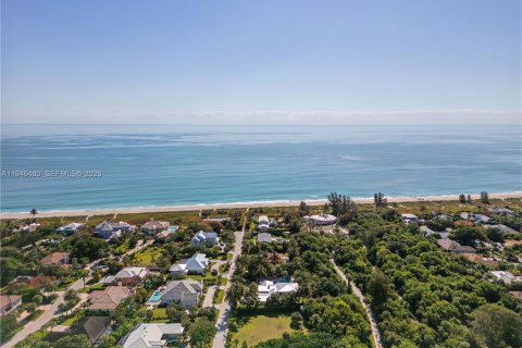 House in Vero Beach, Florida 3 bedrooms, 179.86 sq.m. № 2002785 - photo 16