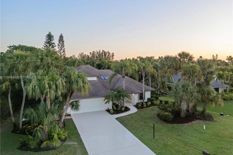 House in Vero Beach, Florida 3 bedrooms, 179.86 sq.m. № 2002785 - photo 7