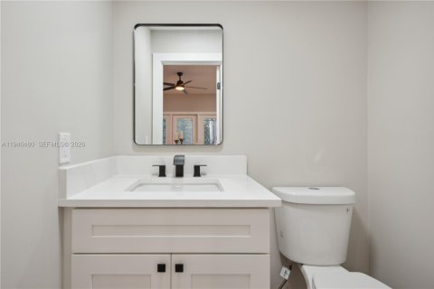 House in Vero Beach, Florida 3 bedrooms, 179.86 sq.m. № 2002785 - photo 30