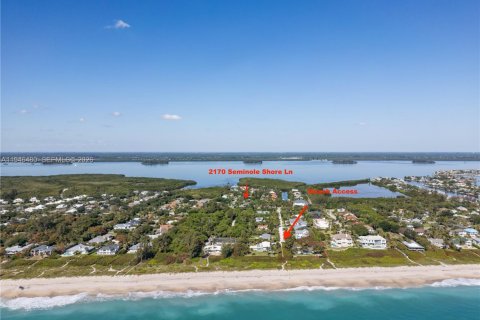 House in Vero Beach, Florida 3 bedrooms, 179.86 sq.m. № 2002785 - photo 3