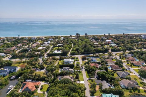 House in Vero Beach, Florida 3 bedrooms, 179.86 sq.m. № 2002785 - photo 15