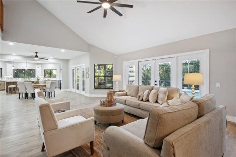 House in Vero Beach, Florida 3 bedrooms, 179.86 sq.m. № 2002785 - photo 27