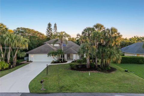 House in Vero Beach, Florida 3 bedrooms, 179.86 sq.m. № 2002785 - photo 9