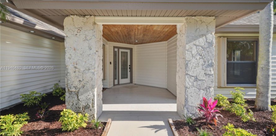 House in Vero Beach, Florida 3 bedrooms, 179.86 sq.m. № 2002785