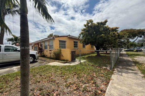 Villa ou maison à vendre à Hialeah, Floride: 4 chambres, 133.04 m2 № 2052247 - photo 21