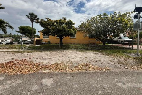 Villa ou maison à vendre à Hialeah, Floride: 4 chambres, 133.04 m2 № 2052247 - photo 2