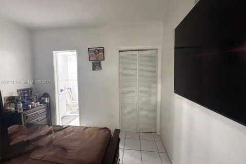 Villa ou maison à vendre à Hialeah, Floride: 4 chambres, 133.04 m2 № 2052247 - photo 9