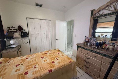 Villa ou maison à vendre à Hialeah, Floride: 4 chambres, 133.04 m2 № 2052247 - photo 13