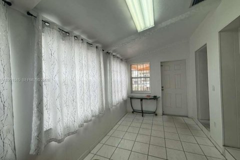 Villa ou maison à vendre à Hialeah, Floride: 4 chambres, 133.04 m2 № 2052247 - photo 7