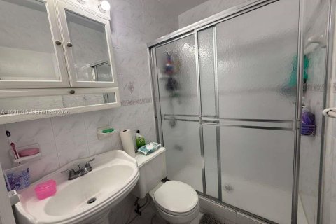 Villa ou maison à vendre à Hialeah, Floride: 4 chambres, 133.04 m2 № 2052247 - photo 12