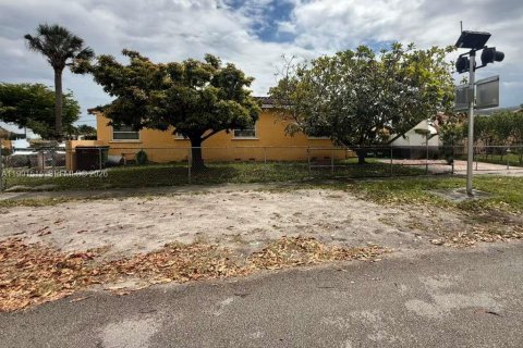 Villa ou maison à vendre à Hialeah, Floride: 4 chambres, 133.04 m2 № 2052247 - photo 22