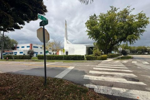 Villa ou maison à vendre à Hialeah, Floride: 4 chambres, 133.04 m2 № 2052247 - photo 24