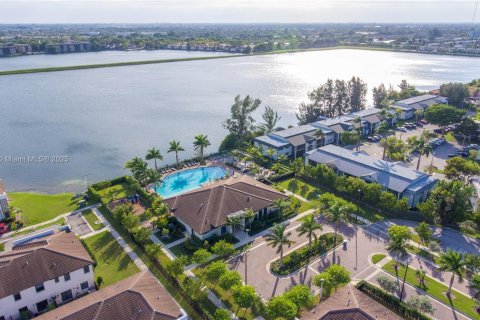 Купить таунхаус в Майами, Флорида 3 спальни, 122.63м2, № 1966885 - фото 24