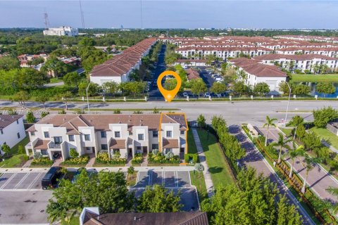 Купить таунхаус в Майами, Флорида 3 спальни, 122.63м2, № 1966885 - фото 19