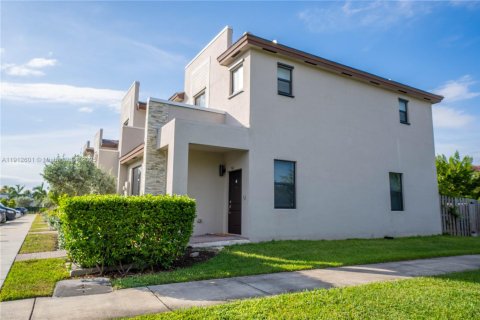 Купить таунхаус в Майами, Флорида 3 спальни, 122.63м2, № 1966885 - фото 15