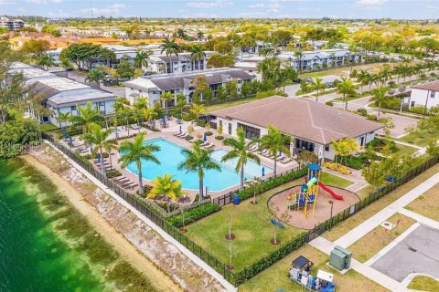 Купить таунхаус в Майами, Флорида 3 спальни, 122.63м2, № 1966885 - фото 26