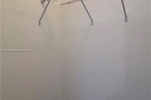 Купить таунхаус в Майами, Флорида 3 спальни, 122.63м2, № 1966885 - фото 11