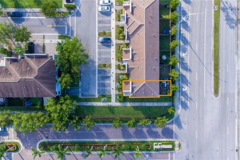 Купить таунхаус в Майами, Флорида 3 спальни, 122.63м2, № 1966885 - фото 23