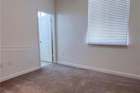 Купить таунхаус в Майами, Флорида 3 спальни, 122.63м2, № 1966885 - фото 12