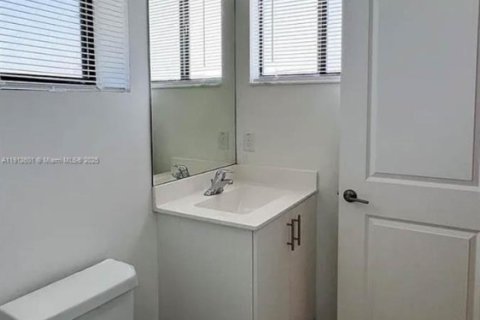 Купить таунхаус в Майами, Флорида 3 спальни, 122.63м2, № 1966885 - фото 4