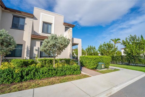 Купить таунхаус в Майами, Флорида 3 спальни, 122.63м2, № 1966885 - фото 16
