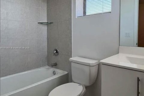 Купить таунхаус в Майами, Флорида 3 спальни, 122.63м2, № 1966885 - фото 8