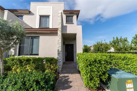 Купить таунхаус в Майами, Флорида 3 спальни, 122.63м2, № 1966885 - фото 14