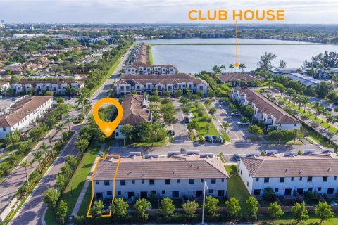 Купить таунхаус в Майами, Флорида 3 спальни, 122.63м2, № 1966885 - фото 22