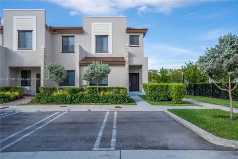 Купить таунхаус в Майами, Флорида 3 спальни, 122.63м2, № 1966885 - фото 17