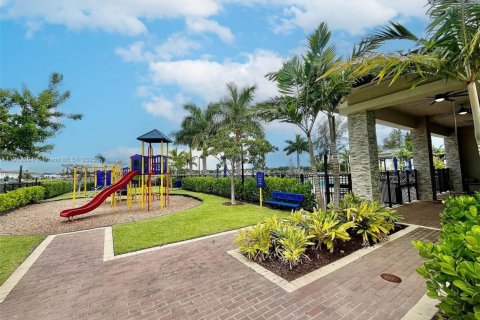 Купить таунхаус в Майами, Флорида 3 спальни, 122.63м2, № 1966885 - фото 29