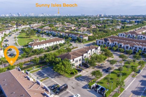 Купить таунхаус в Майами, Флорида 3 спальни, 122.63м2, № 1966885 - фото 21