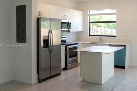 Купить таунхаус в Майами, Флорида 3 спальни, 122.63м2, № 1966885 - фото 2