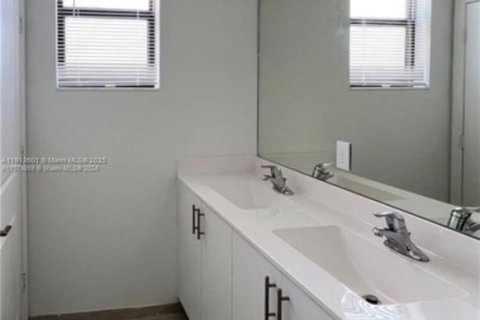 Купить таунхаус в Майами, Флорида 3 спальни, 122.63м2, № 1966885 - фото 7