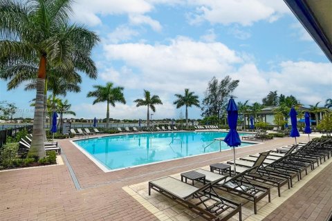 Купить таунхаус в Майами, Флорида 3 спальни, 122.63м2, № 1966885 - фото 28