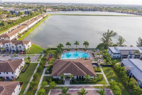 Купить таунхаус в Майами, Флорида 3 спальни, 122.63м2, № 1966885 - фото 25