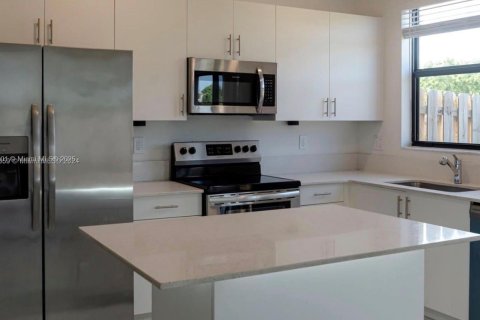 Купить таунхаус в Майами, Флорида 3 спальни, 122.63м2, № 1966885 - фото 30