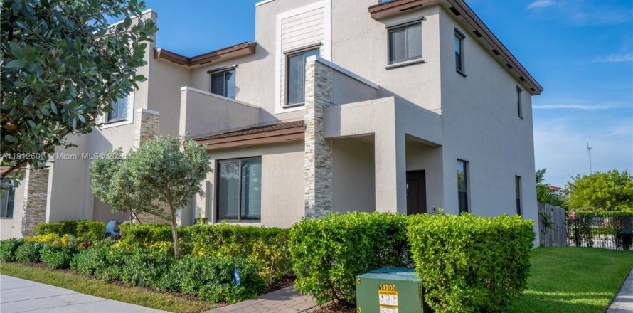 Таунхаус в Майами, Флорида 3 спальни, 122.63м2 № 1966885
