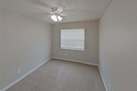 Casa en alquiler en Brandon, Florida, 4 dormitorios, 131.55 m2 № 1910922 - foto 12