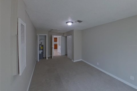 Casa en alquiler en Brandon, Florida, 4 dormitorios, 131.55 m2 № 1910922 - foto 10