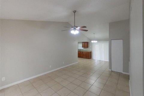Casa en alquiler en Brandon, Florida, 4 dormitorios, 131.55 m2 № 1910922 - foto 2