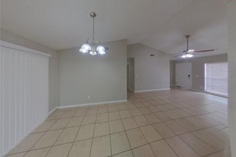 Casa en alquiler en Brandon, Florida, 4 dormitorios, 131.55 m2 № 1910922 - foto 4