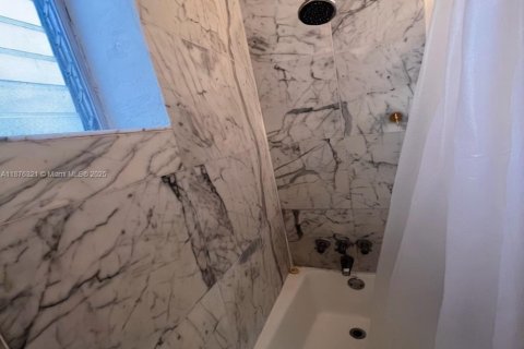 Copropriété à vendre à Miami Beach, Floride: 45.52 m2 № 1946484 - photo 12