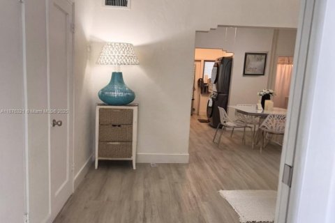 Copropriété à vendre à Miami Beach, Floride: 45.52 m2 № 1946484 - photo 15