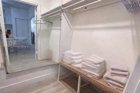 Copropriété à vendre à Miami Beach, Floride: 45.52 m2 № 1946484 - photo 11
