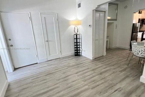 Copropriété à vendre à Miami Beach, Floride: 45.52 m2 № 1946484 - photo 10