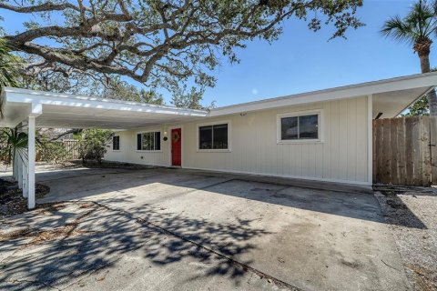 House in Sarasota, Florida 4 bedrooms, 179.67 sq.m. № 1770893 - photo 1