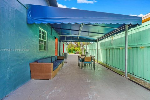 House in Miami, Florida 5 bedrooms, 133.41 sq.m. № 2045473 - photo 15