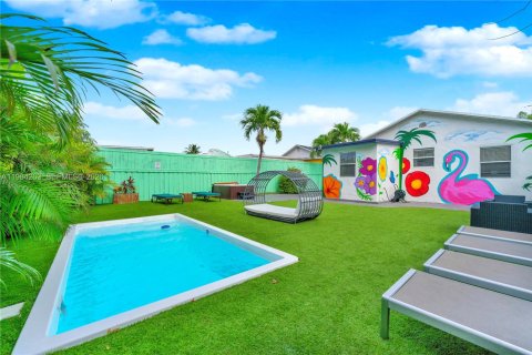 House in Miami, Florida 5 bedrooms, 133.41 sq.m. № 2045473 - photo 6