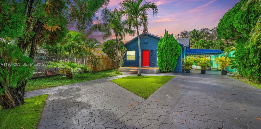 House in Miami, Florida 5 bedrooms, 133.41 sq.m. № 2045473