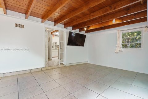 Casa en venta en North Miami Beach, Florida, 2 dormitorios, 116.5 m2 № 2056411 - foto 2